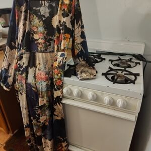 Lulu's robe floral pattern